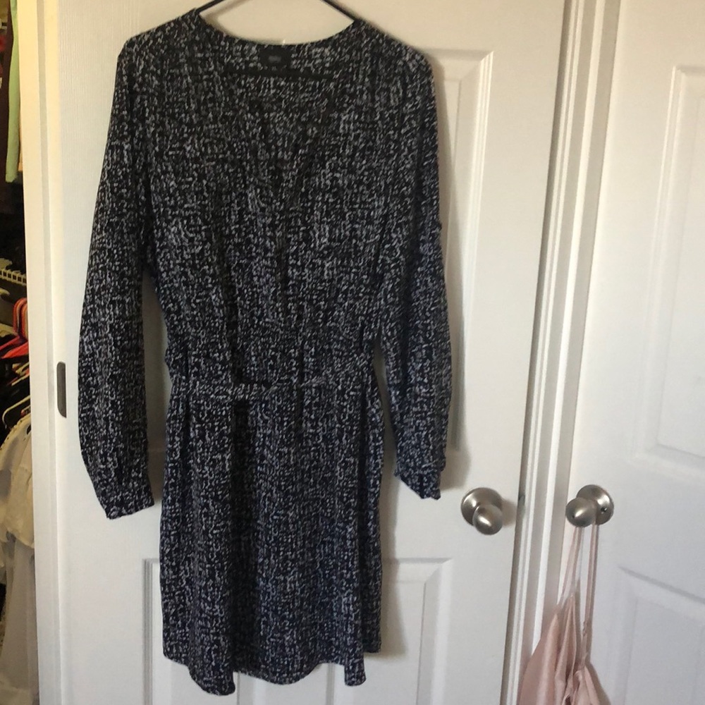 Black and white mid length long sleeve dress